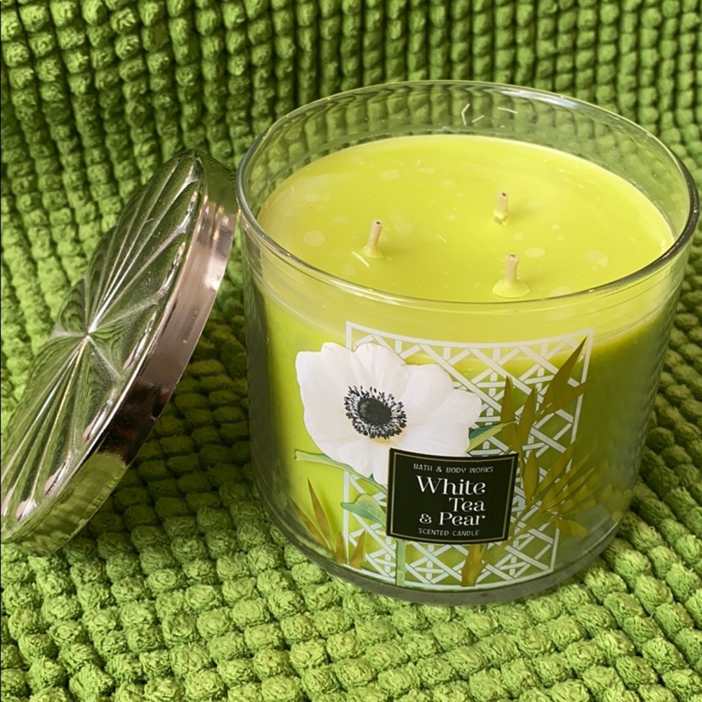 Bath & Body Works candle